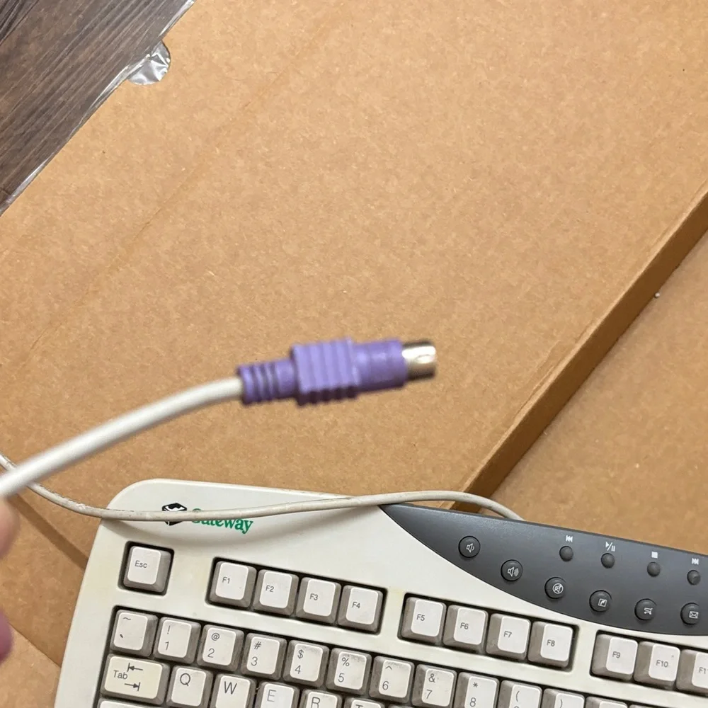 Gateway SK-9920 Wired Multifunction PS2 Computer Keyboard - Picture 11 of 14